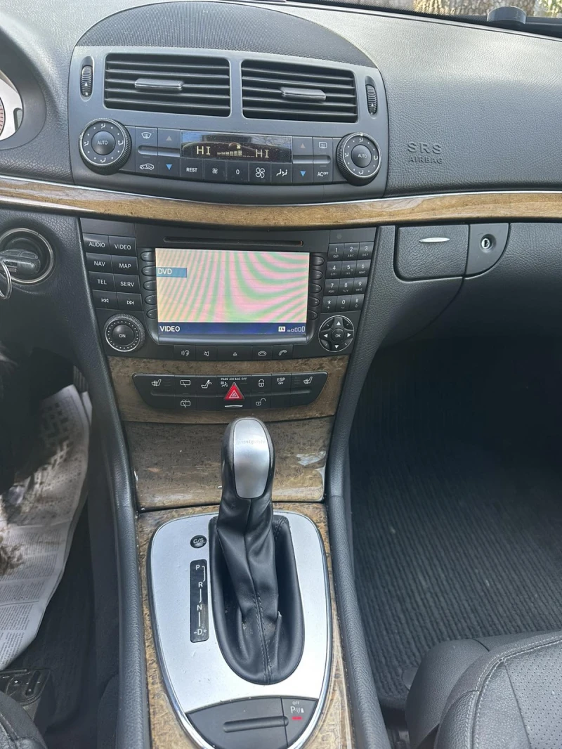 Mercedes-Benz E 320, снимка 10 - Автомобили и джипове - 53596567
