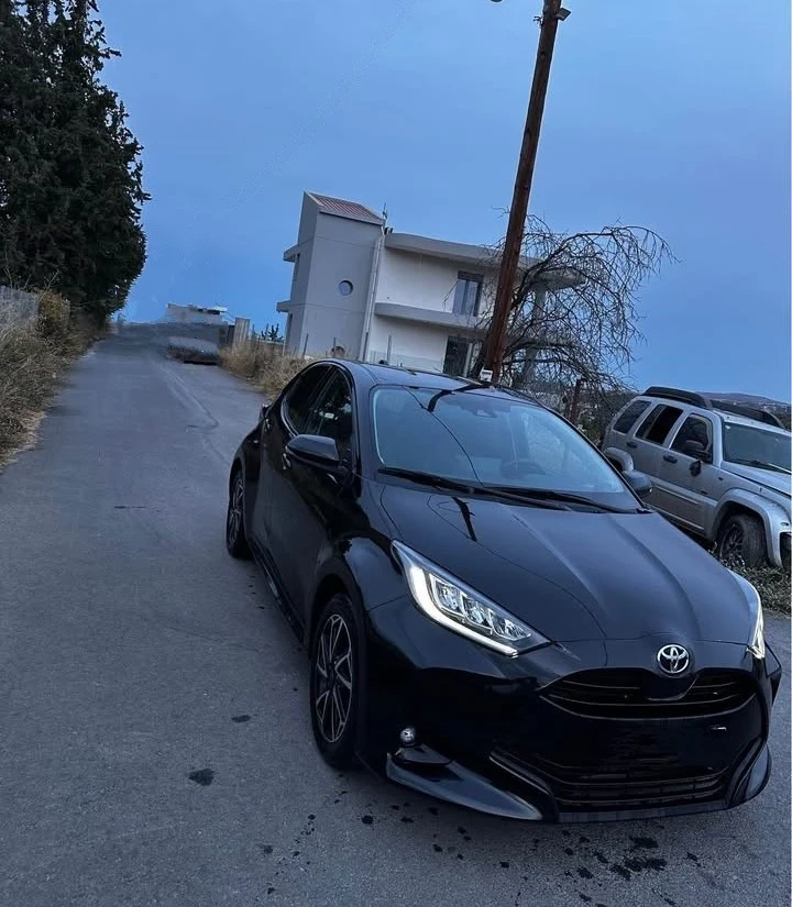 Toyota Yaris 1.5 Hybrid Спешно, снимка 3 - Автомобили и джипове - 53457075