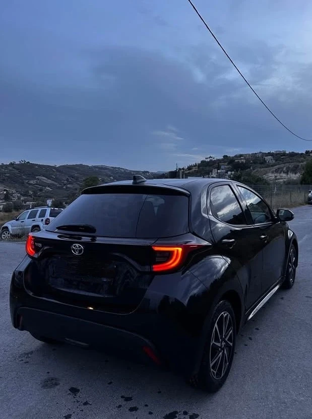 Toyota Yaris 1.5 Hybrid Спешно, снимка 4 - Автомобили и джипове - 53457075