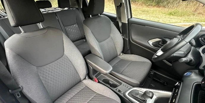 Toyota Yaris 1.5 Hybrid Спешно, снимка 7 - Автомобили и джипове - 53457075