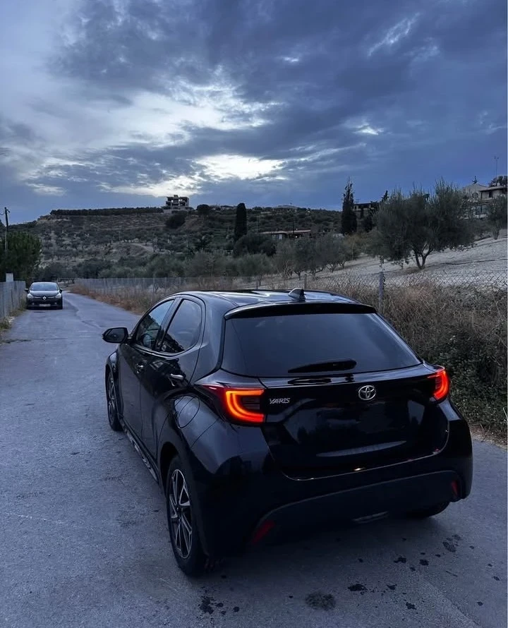 Toyota Yaris 1.5 Hybrid Спешно, снимка 2 - Автомобили и джипове - 53457075
