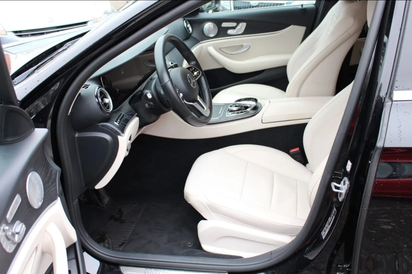 Mercedes-Benz E 400 ОЧАКВАН ВНОС Mercedes E400d * AMG Line* FullMax, снимка 7 - Автомобили и джипове - 53927722