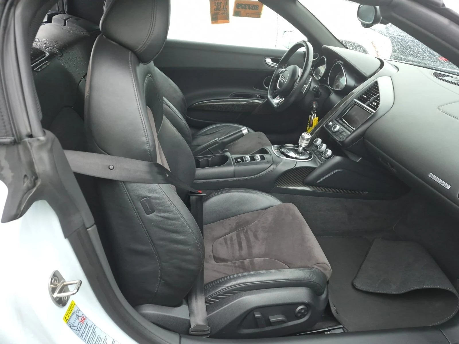 Audi R8 V8 АВТО КРЕДИТ, снимка 12 - Автомобили и джипове - 53947672