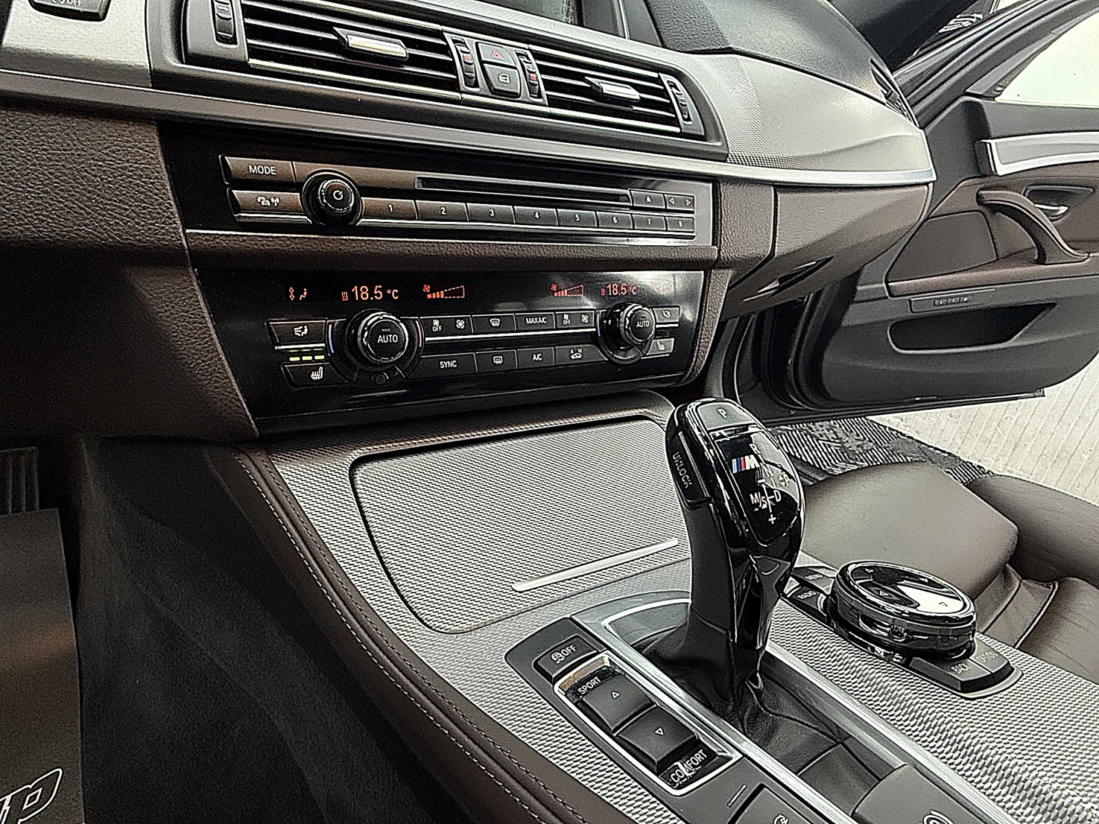 BMW 550 M-PAKET/xDrive FULL  Head-Up Soft Close/ЛИЗИНГ, снимка 9 - Автомобили и джипове - 53987384