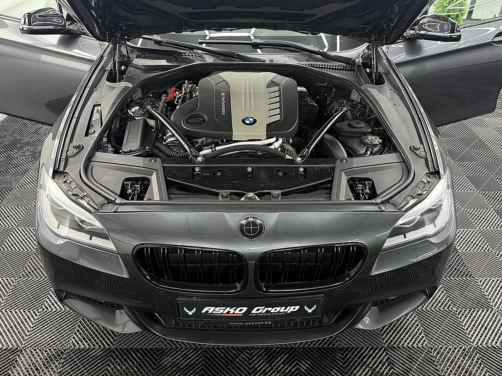 BMW 550 M-PAKET/xDrive FULL  Head-Up Soft Close/ЛИЗИНГ, снимка 17 - Автомобили и джипове - 53987384