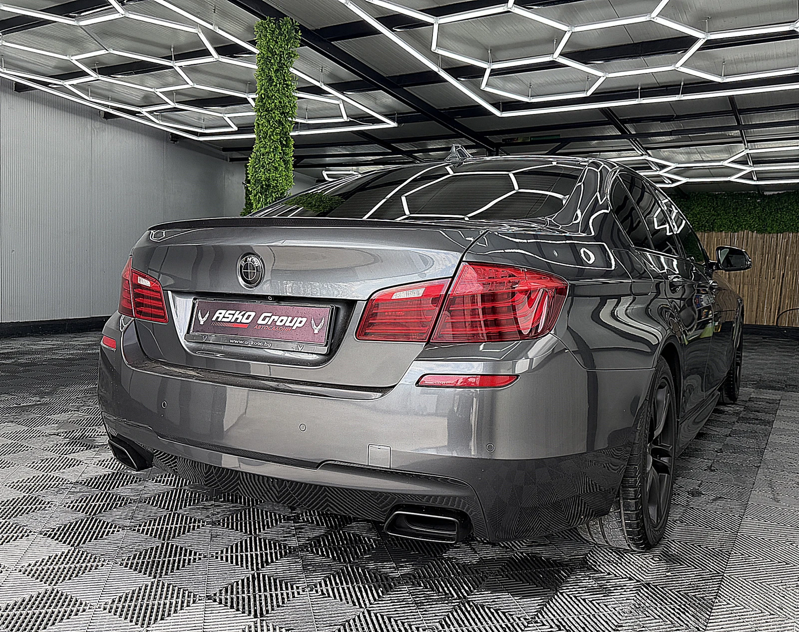 BMW 550 M-PAKET/xDrive FULL  Head-Up Soft Close/ЛИЗИНГ, снимка 6 - Автомобили и джипове - 53987384