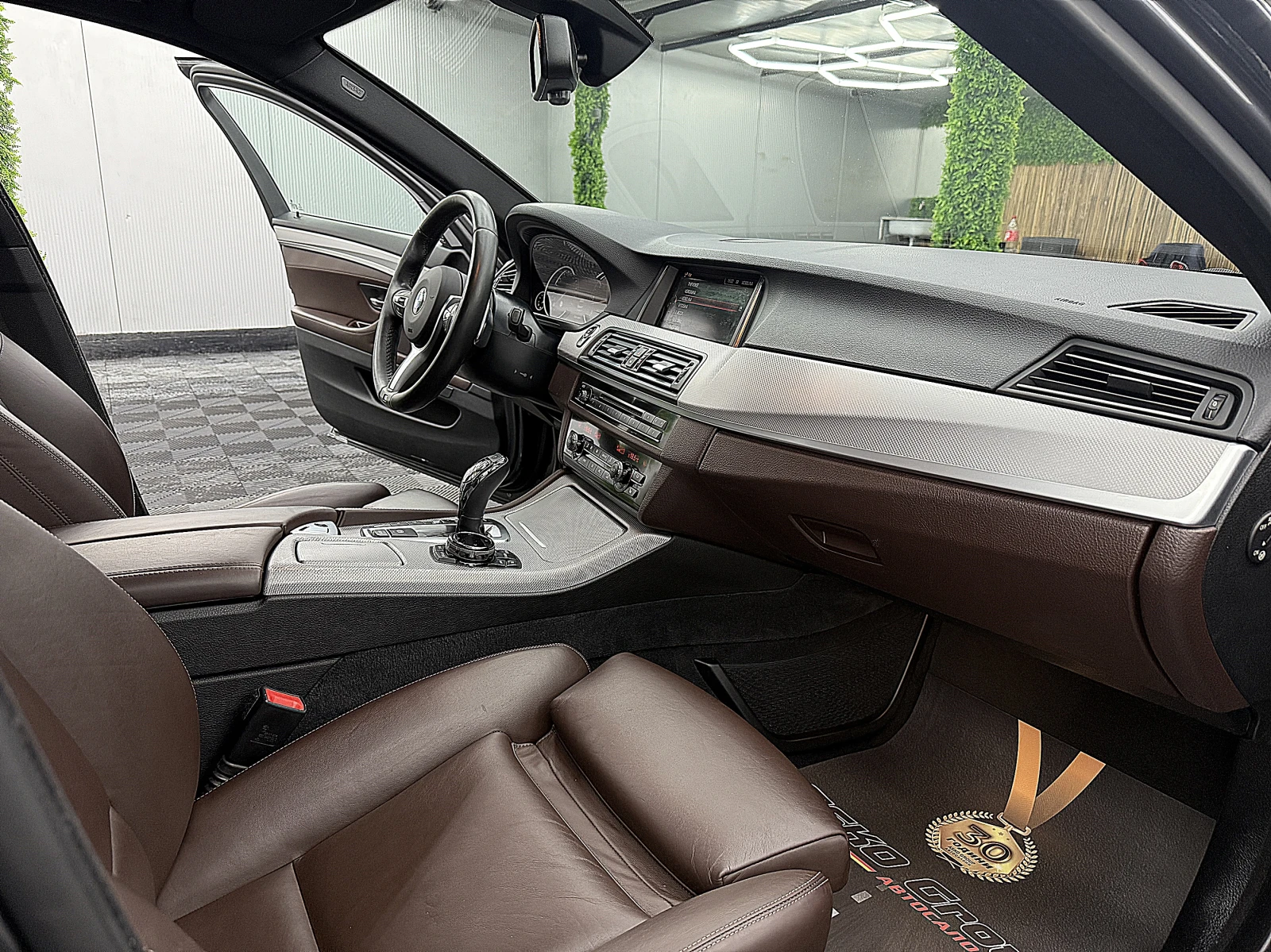 BMW 550 M-PAKET/xDrive FULL  Head-Up Soft Close/ЛИЗИНГ, снимка 13 - Автомобили и джипове - 53987384