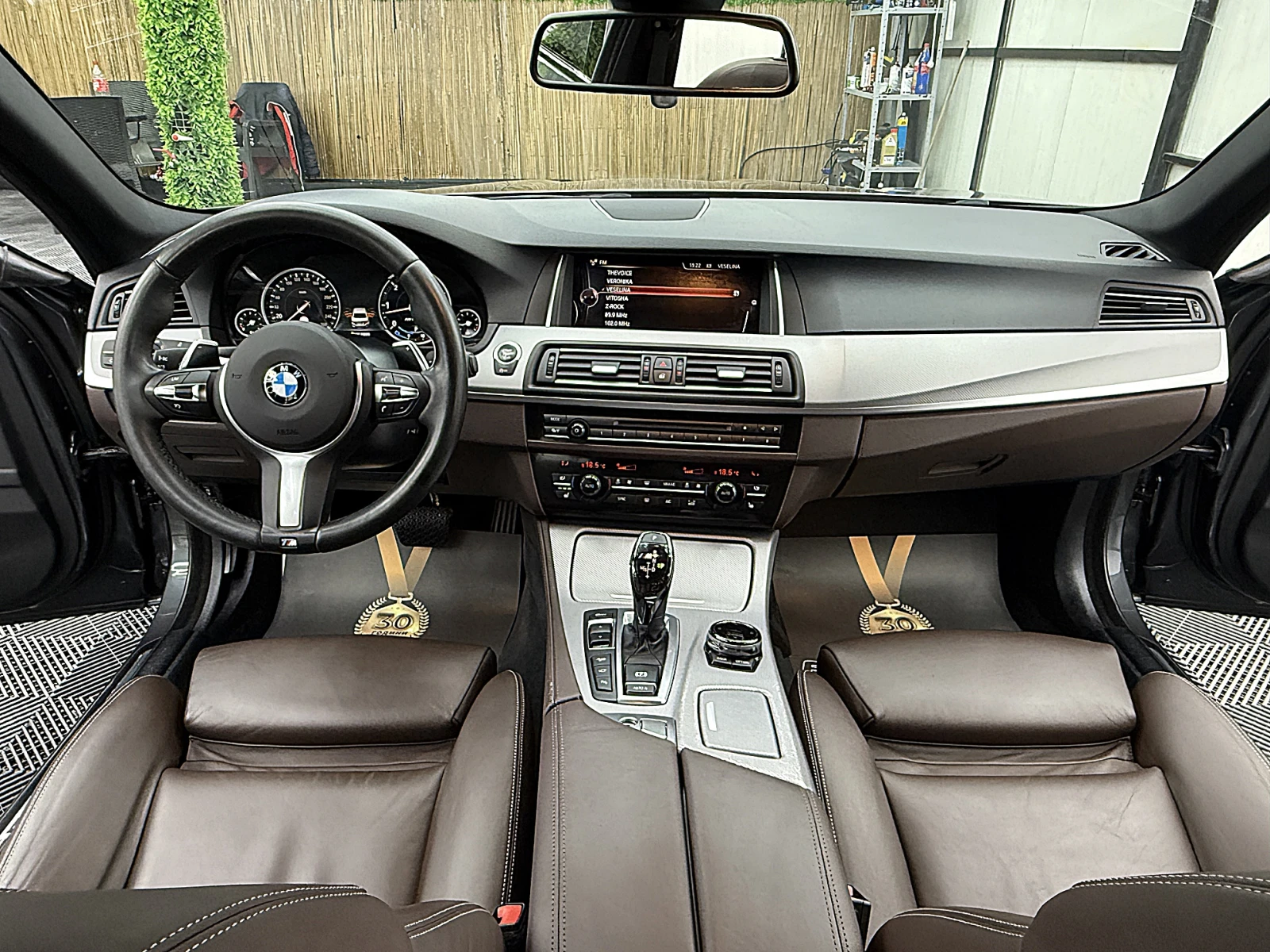 BMW 550 M-PAKET/xDrive FULL  Head-Up Soft Close/ЛИЗИНГ, снимка 12 - Автомобили и джипове - 53987384