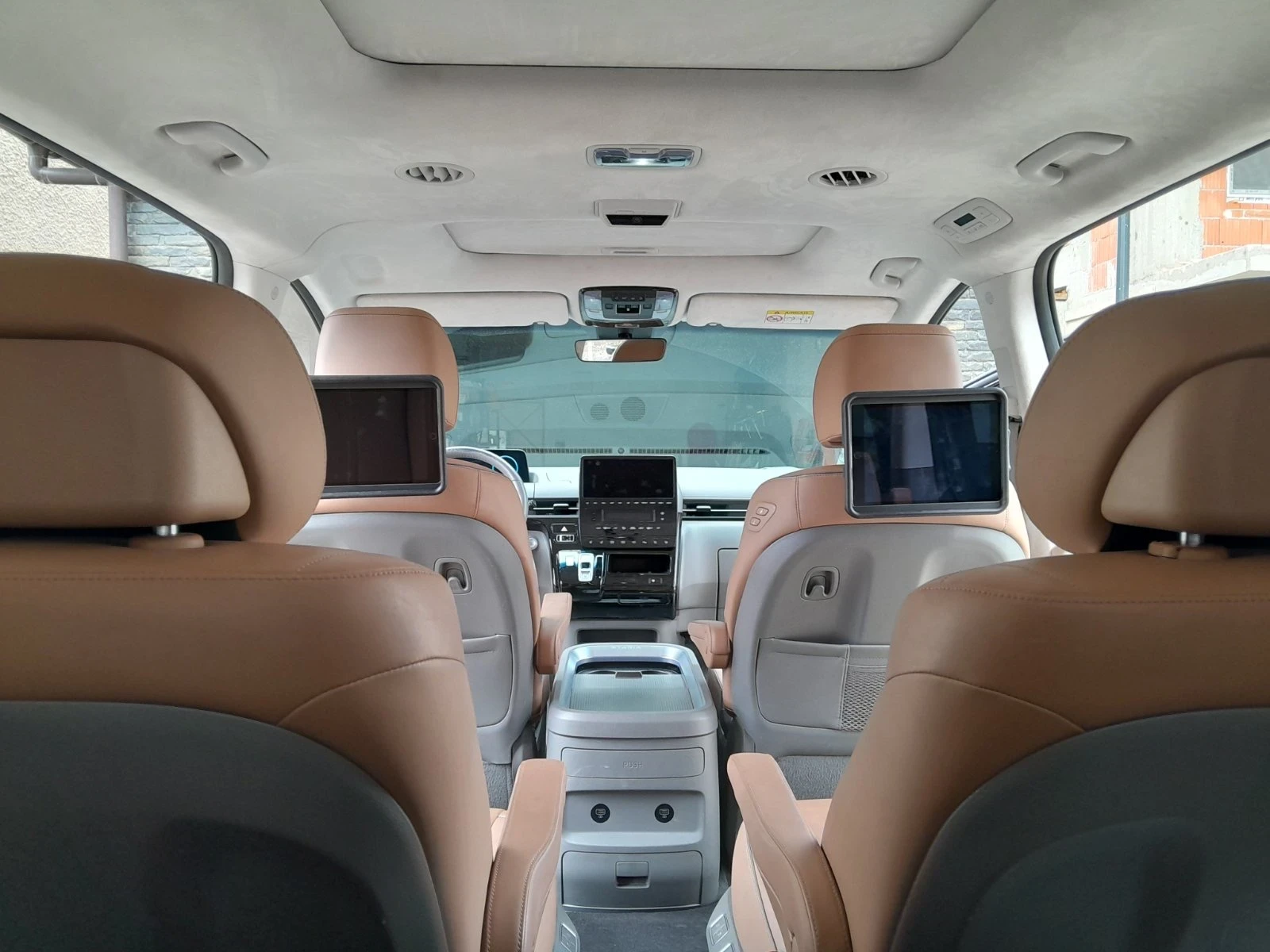 Hyundai Staria, снимка 9 - Автомобили и джипове - 54092214