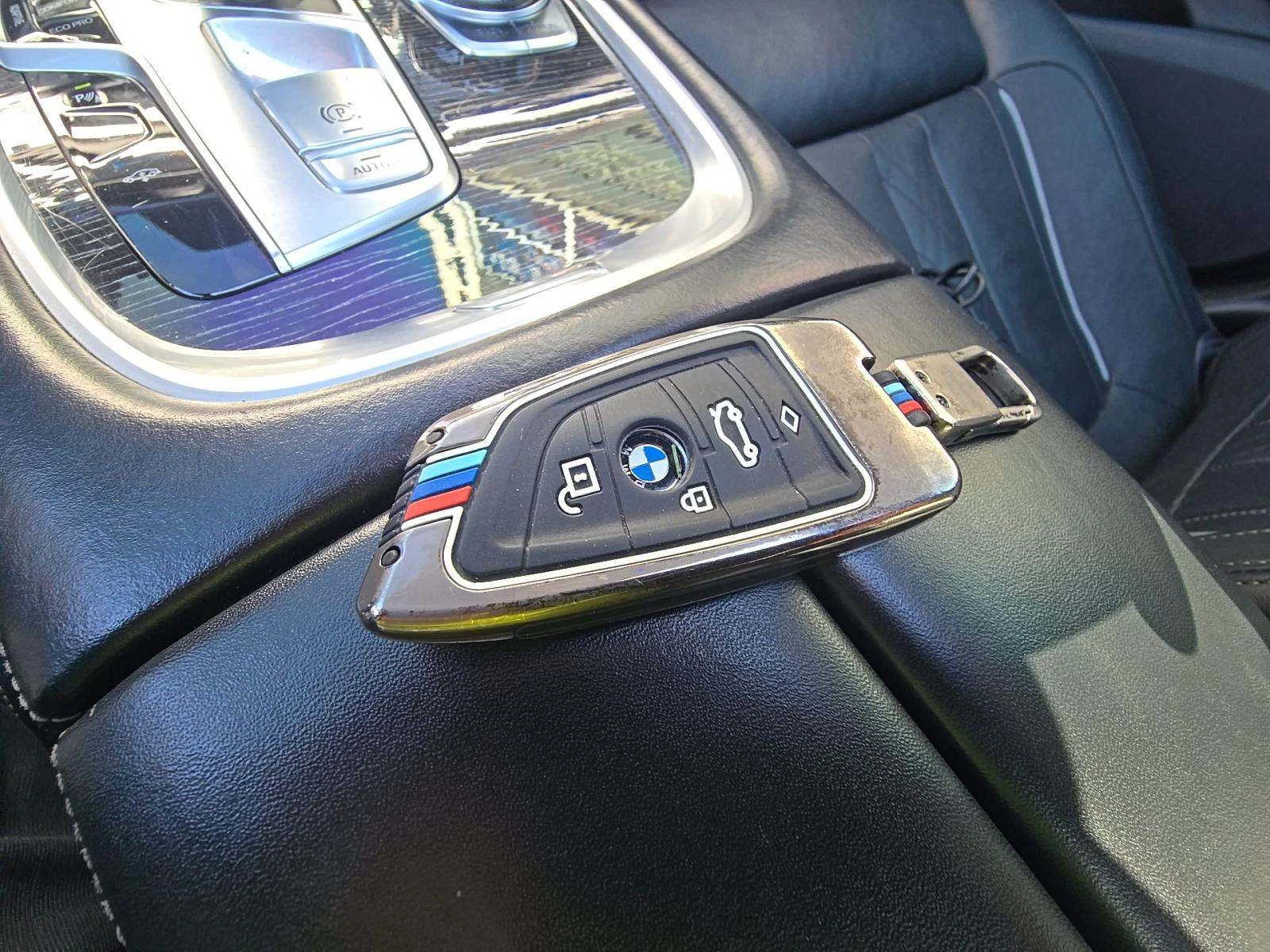 BMW 750 * HARMAN/KARDON* 360КАМЕРИ* ВАКУУМ* , снимка 15 - Автомобили и джипове - 54115728