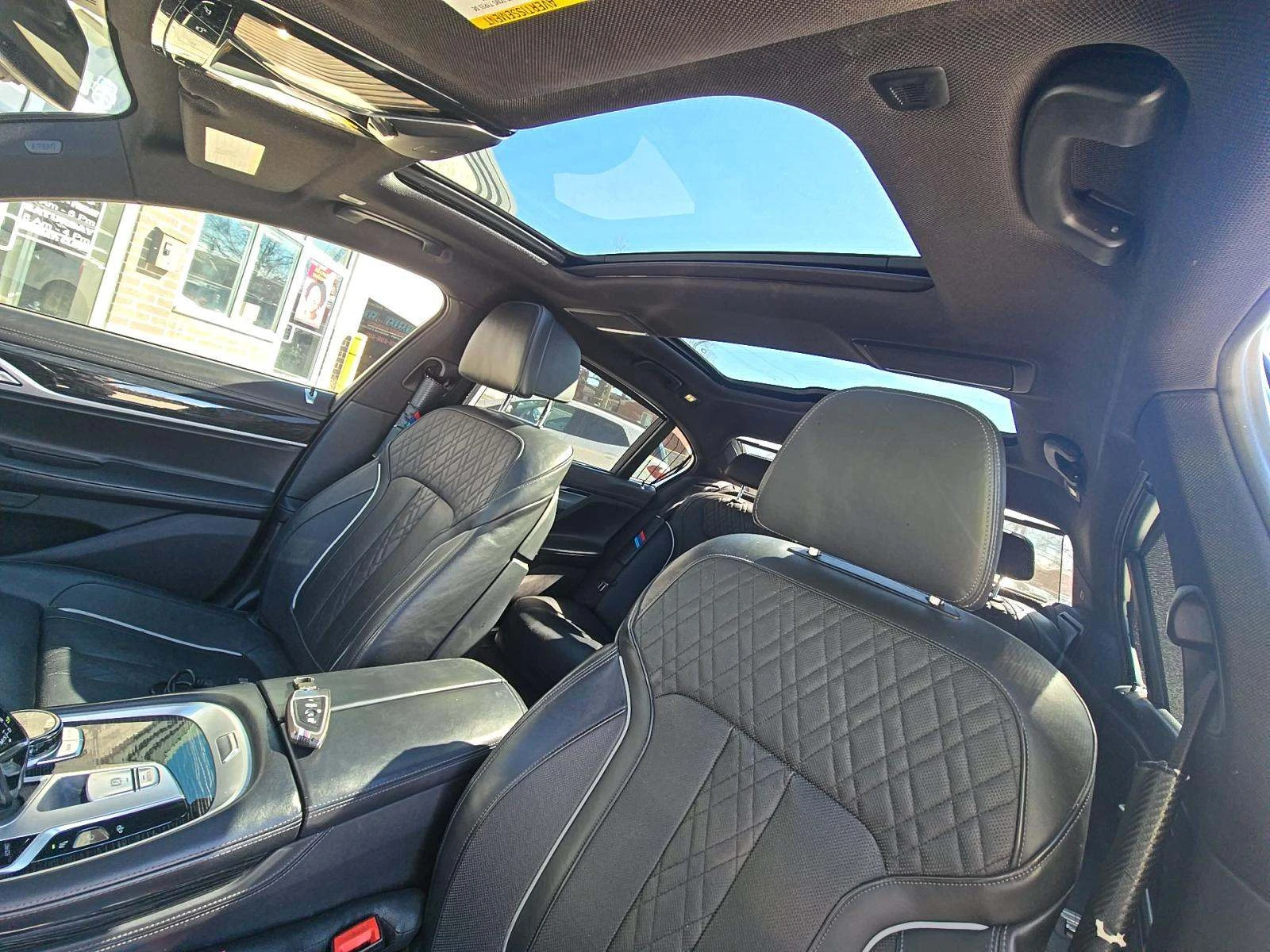 BMW 750 * HARMAN/KARDON* 360КАМЕРИ* ВАКУУМ* , снимка 13 - Автомобили и джипове - 54115728