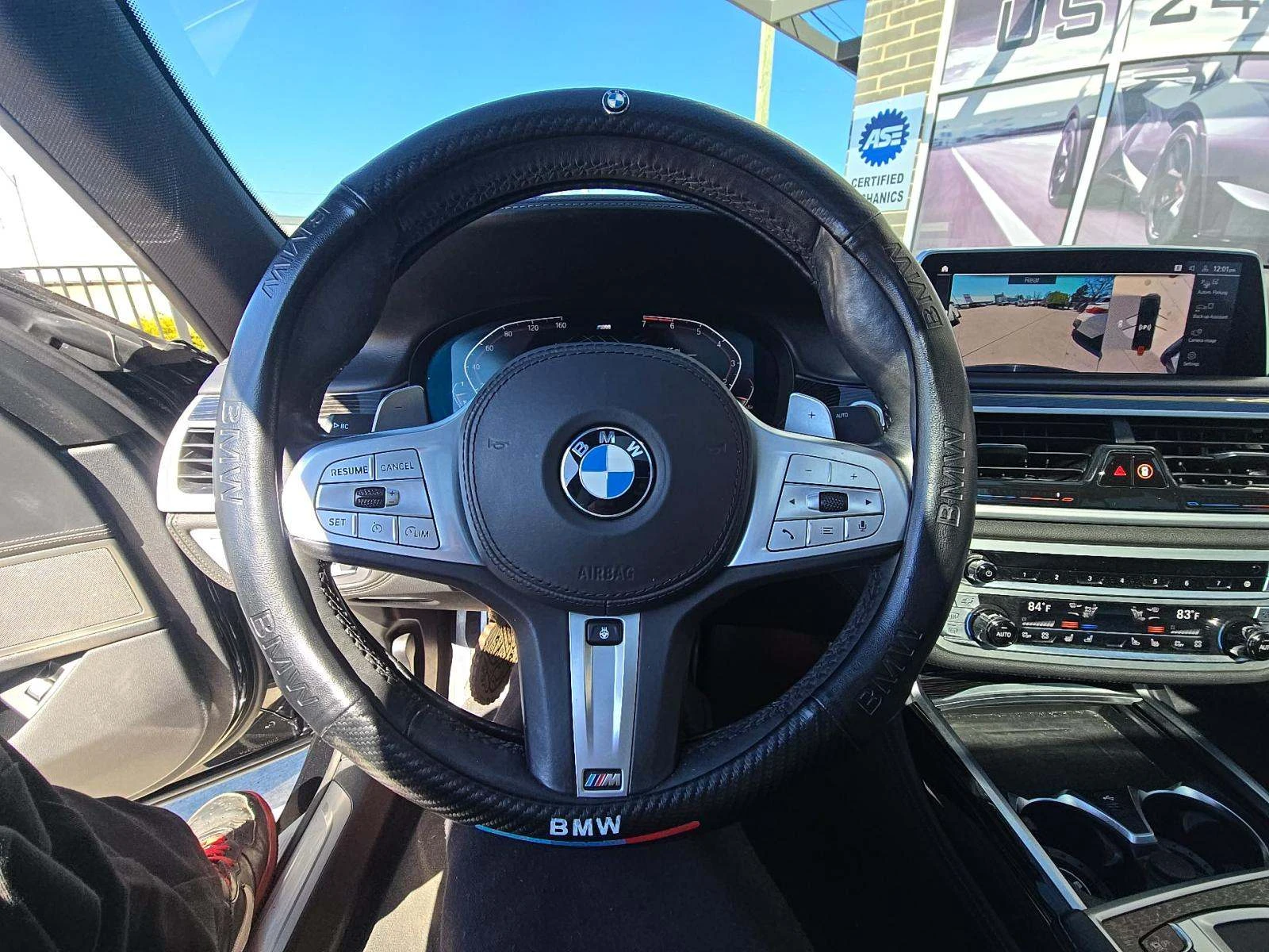 BMW 750 * HARMAN/KARDON* 360КАМЕРИ* ВАКУУМ* , снимка 6 - Автомобили и джипове - 54115728