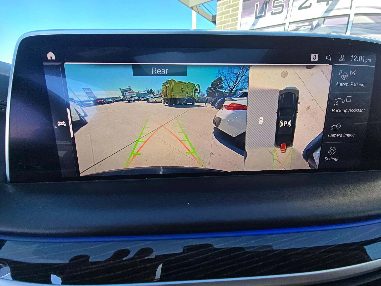 BMW 750 * HARMAN/KARDON* 360КАМЕРИ* ВАКУУМ* , снимка 7 - Автомобили и джипове - 54115728