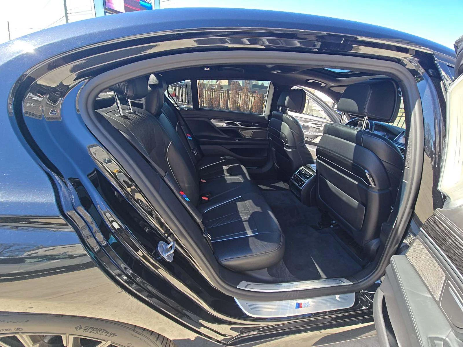 BMW 750 * HARMAN/KARDON* 360КАМЕРИ* ВАКУУМ* , снимка 10 - Автомобили и джипове - 54115728