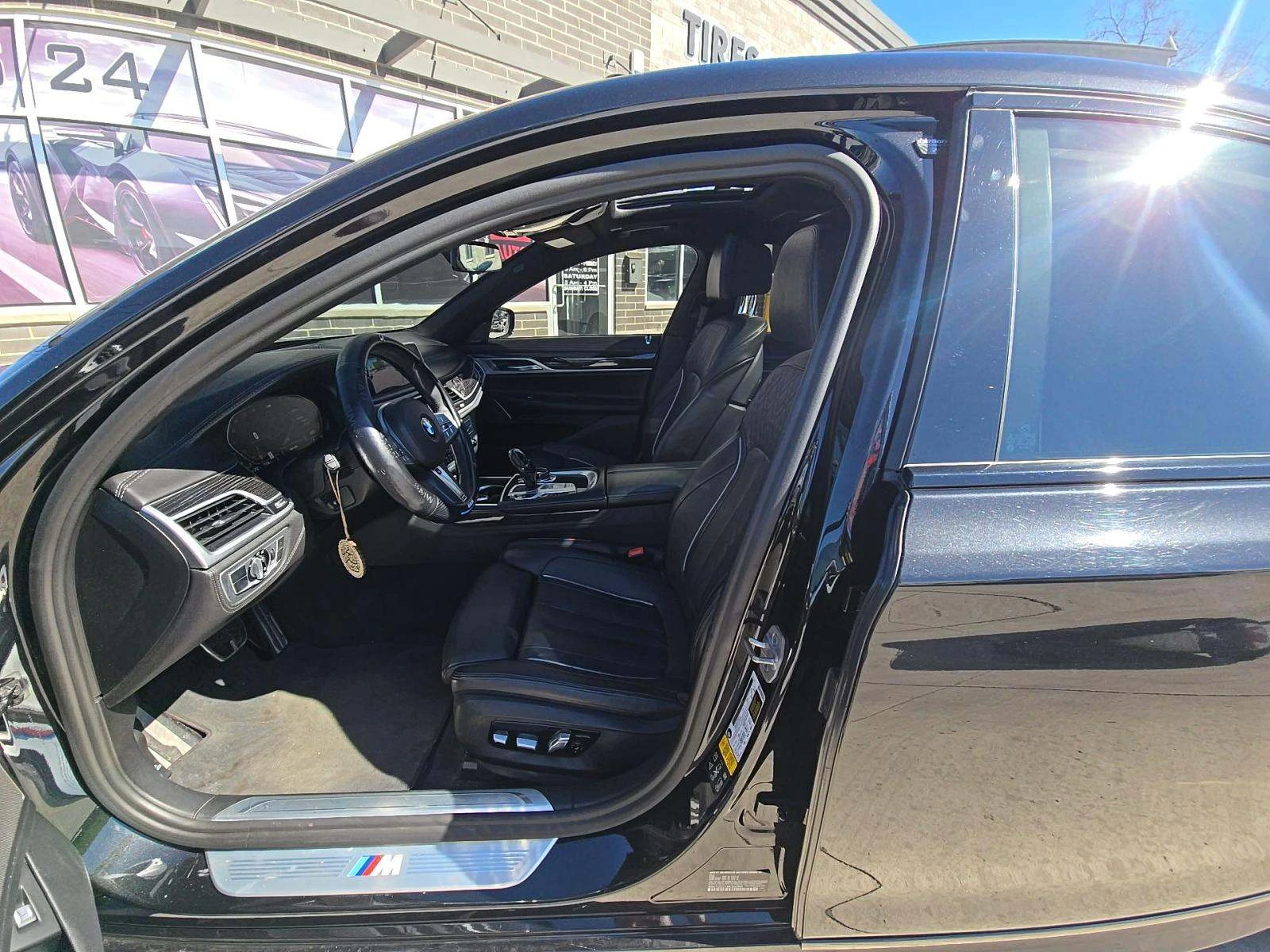 BMW 750 * HARMAN/KARDON* 360КАМЕРИ* ВАКУУМ* , снимка 16 - Автомобили и джипове - 54115728