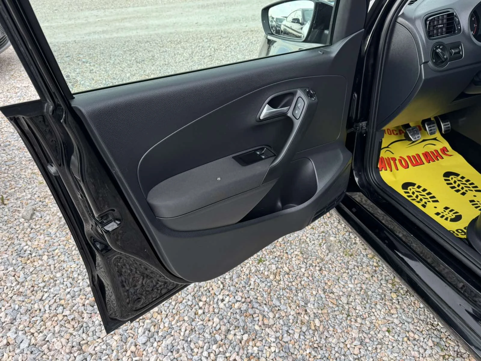 VW Polo 1.2i, снимка 11 - Автомобили и джипове - 54234150