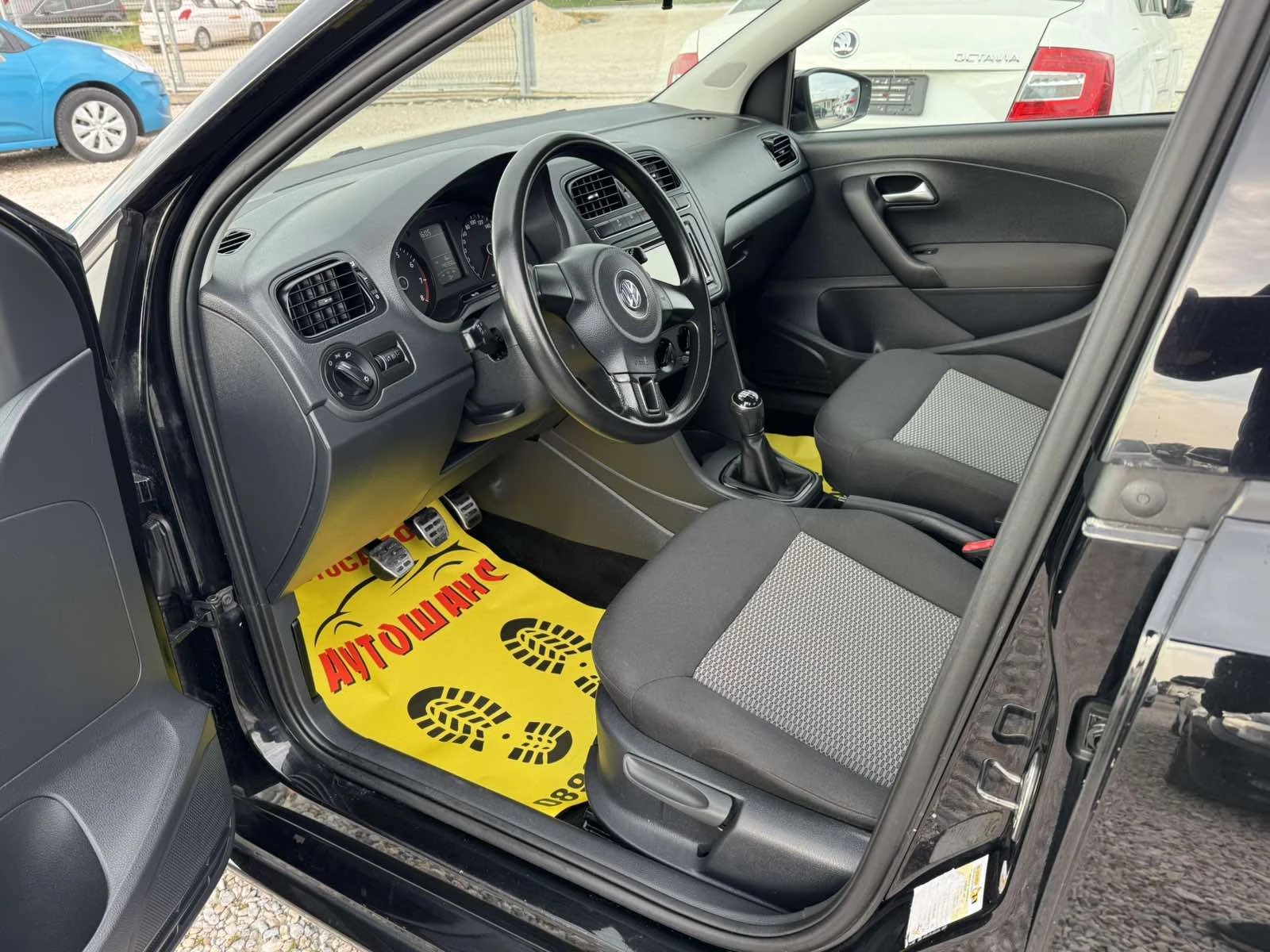 VW Polo 1.2i, снимка 12 - Автомобили и джипове - 54234150