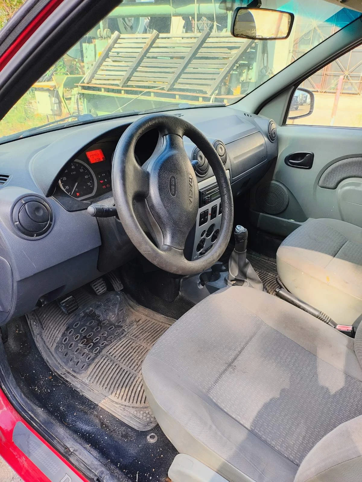 Dacia Logan, снимка 6 - Автомобили и джипове - 55019527