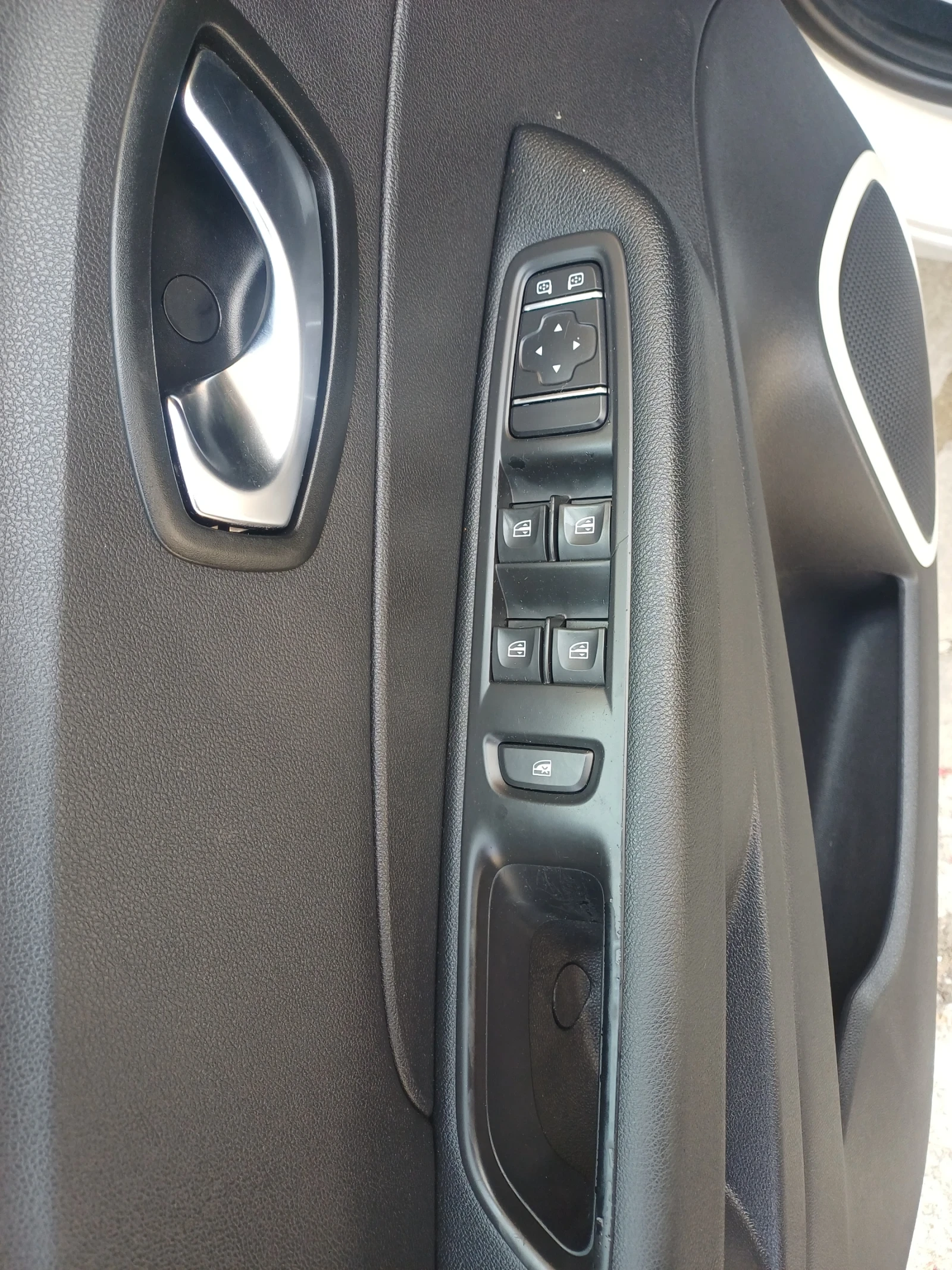 Renault Captur 1.5dCi 110кс 6ск, снимка 13 - Автомобили и джипове - 55143341