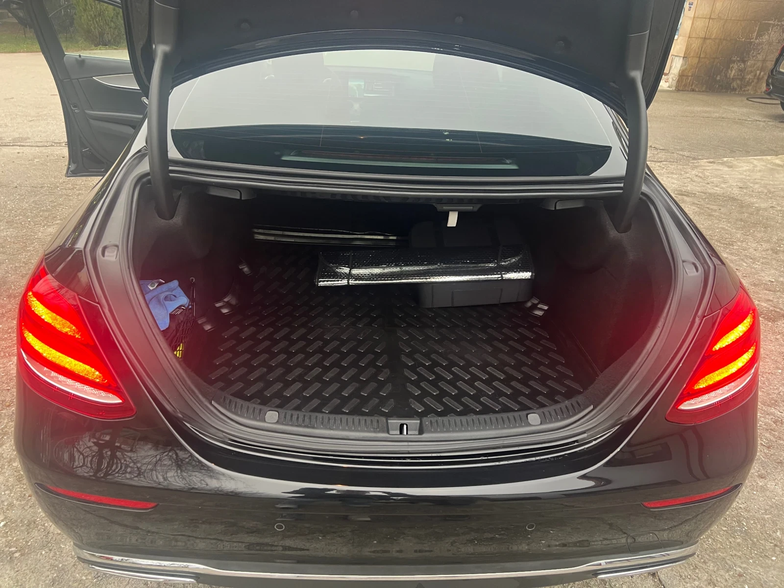 Mercedes-Benz E 220 W213, снимка 11 - Автомобили и джипове - 55767653