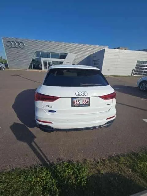 Audi Q3  Progressiv / DISTRONIC / CARFAX / АВТОКРЕДИТ , снимка 4 - Автомобили и джипове - 55612873