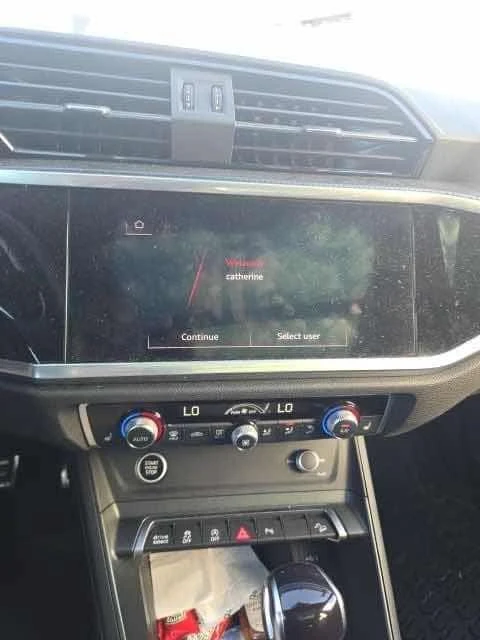 Audi Q3  Progressiv / DISTRONIC / CARFAX / АВТОКРЕДИТ , снимка 9 - Автомобили и джипове - 55612873
