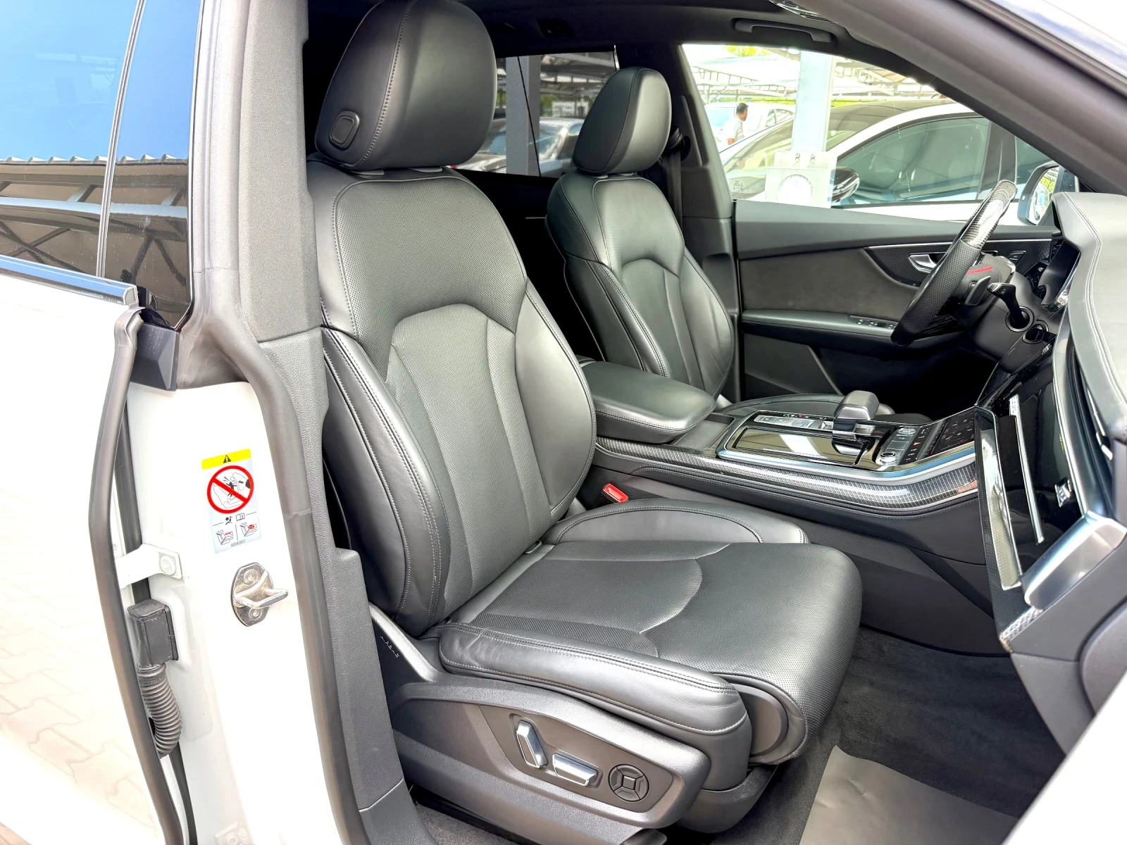 Audi Q8 50TDI#RS PACK#MATRIX#ОБДУХ#PANORAMA#B&O#CARBON, снимка 10 - Автомобили и джипове - 54572003