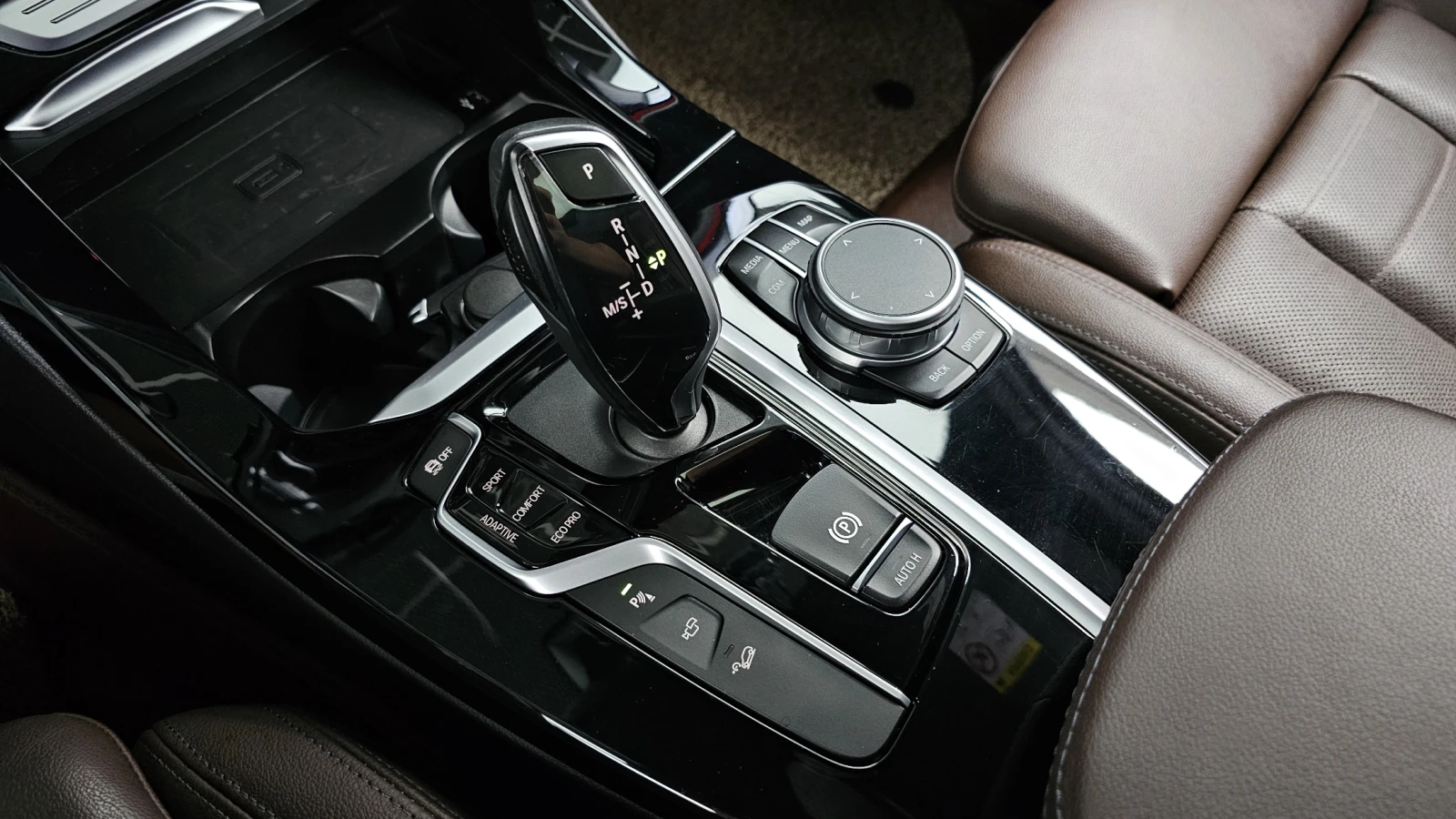 BMW X3 M40* 360* DIS* PANO* ОБДУХ* HUD* КРАЙНА ЦЕНА, снимка 13 - Автомобили и джипове - 55276011