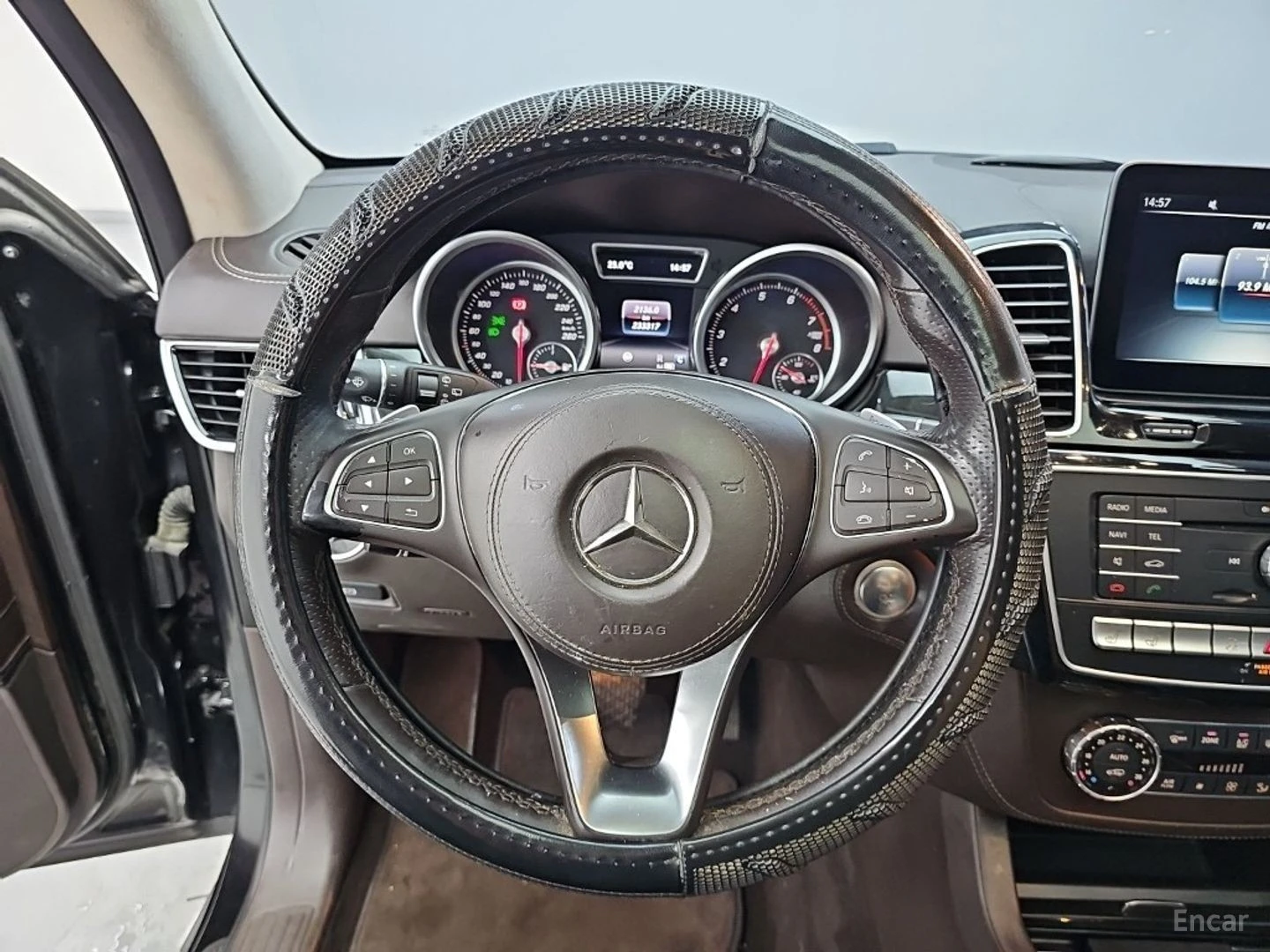 Mercedes-Benz GLS 500 4MATIC* КОЖА* ПОДГРЕВ* ОБДУХВ* BURMASTER* PANO* 36, снимка 5 - Автомобили и джипове - 55421468