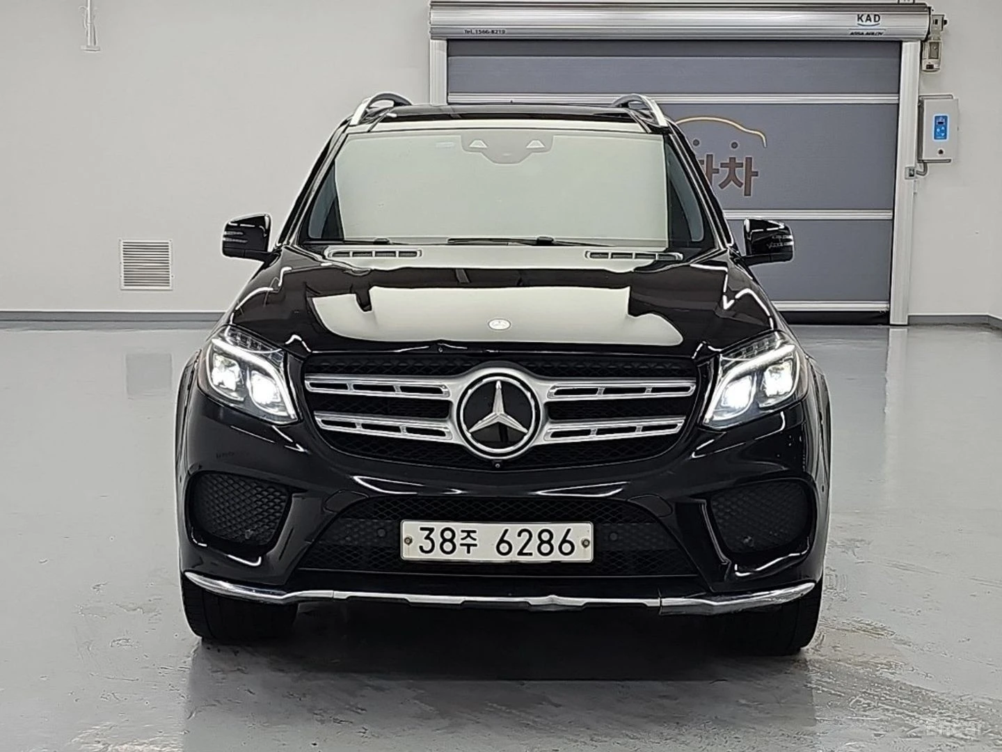 Mercedes-Benz GLS 500 4MATIC* КОЖА* ПОДГРЕВ* ОБДУХВ* BURMASTER* PANO* 36, снимка 3 - Автомобили и джипове - 55421468