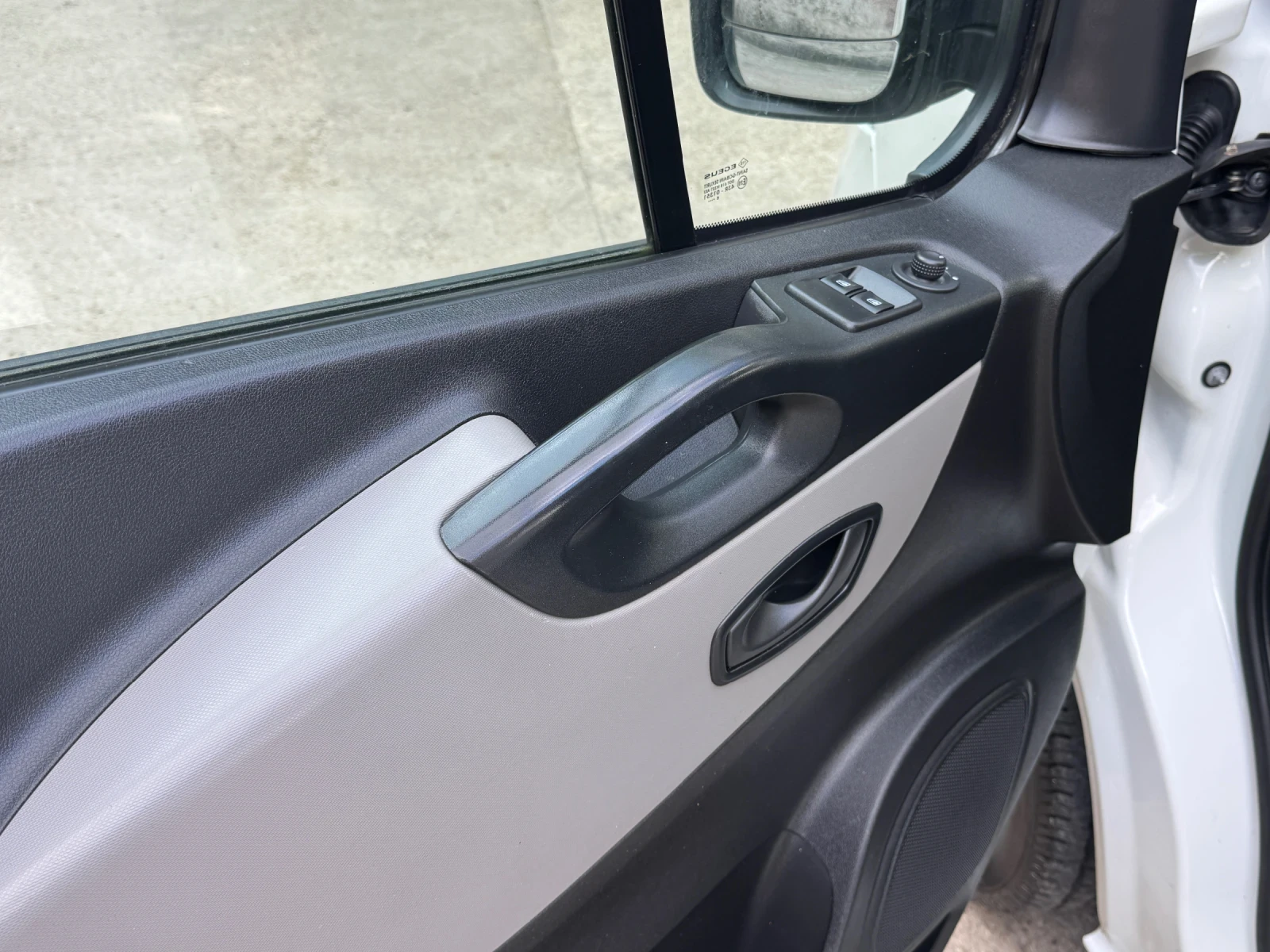 Renault Trafic 1.6 DCI* L2H1* Navi* Kлима, снимка 7 - Бусове и автобуси - 54981977