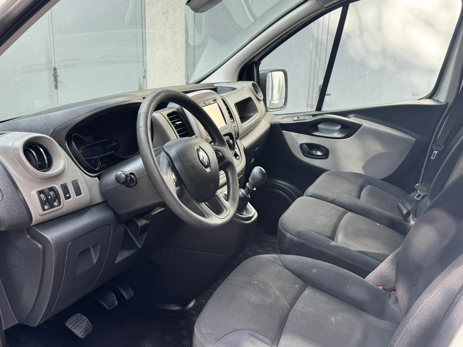 Renault Trafic 1.6 DCI* L2H1* Navi* Kлима, снимка 5 - Бусове и автобуси - 54981977