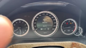 Mercedes-Benz E 220, снимка 13