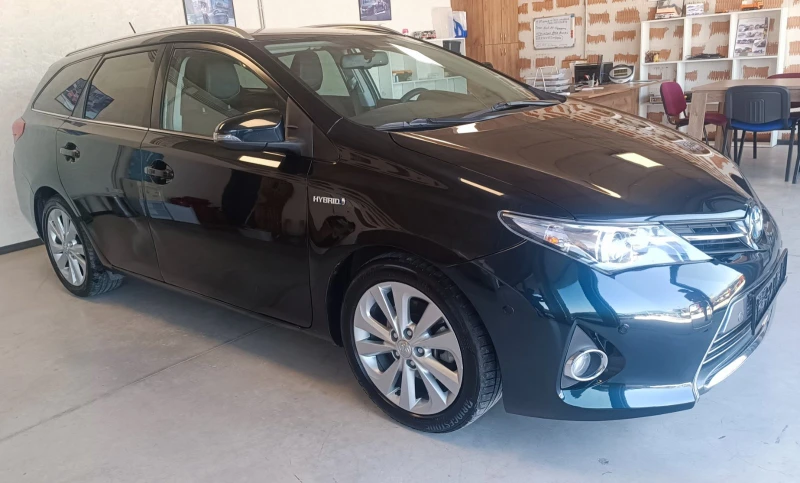 Toyota Auris 1.8 HYBRID 99к.с, снимка 3 - Автомобили и джипове - 46992849