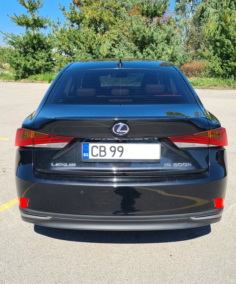 Lexus IS 300 300h, снимка 6 - Автомобили и джипове - 47878738