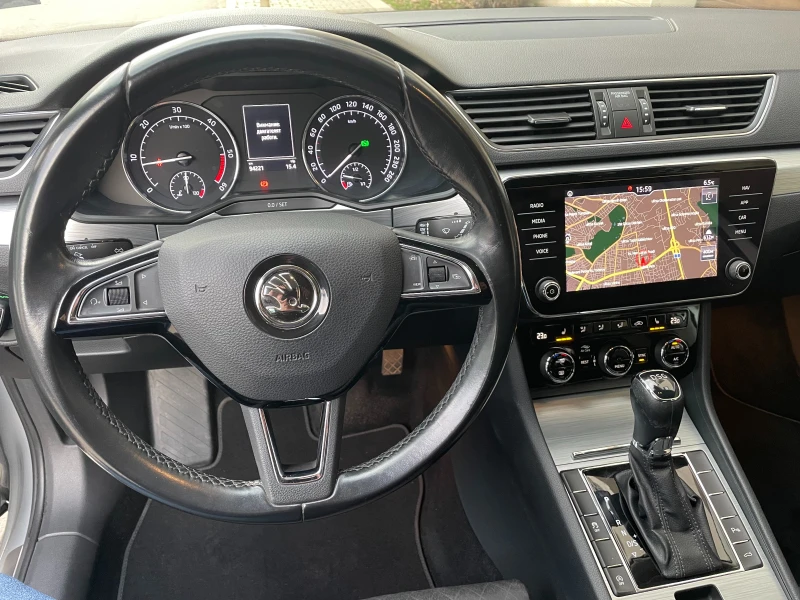 Skoda Superb 2.0TDI DSG7 Facelift , снимка 9 - Автомобили и джипове - 48418576