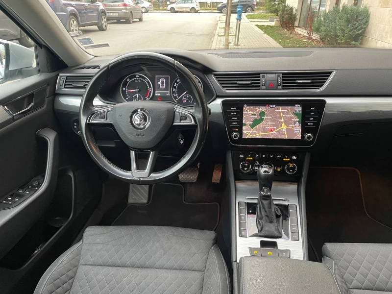 Skoda Superb 2.0TDI DSG7 Facelift , снимка 8 - Автомобили и джипове - 48418576