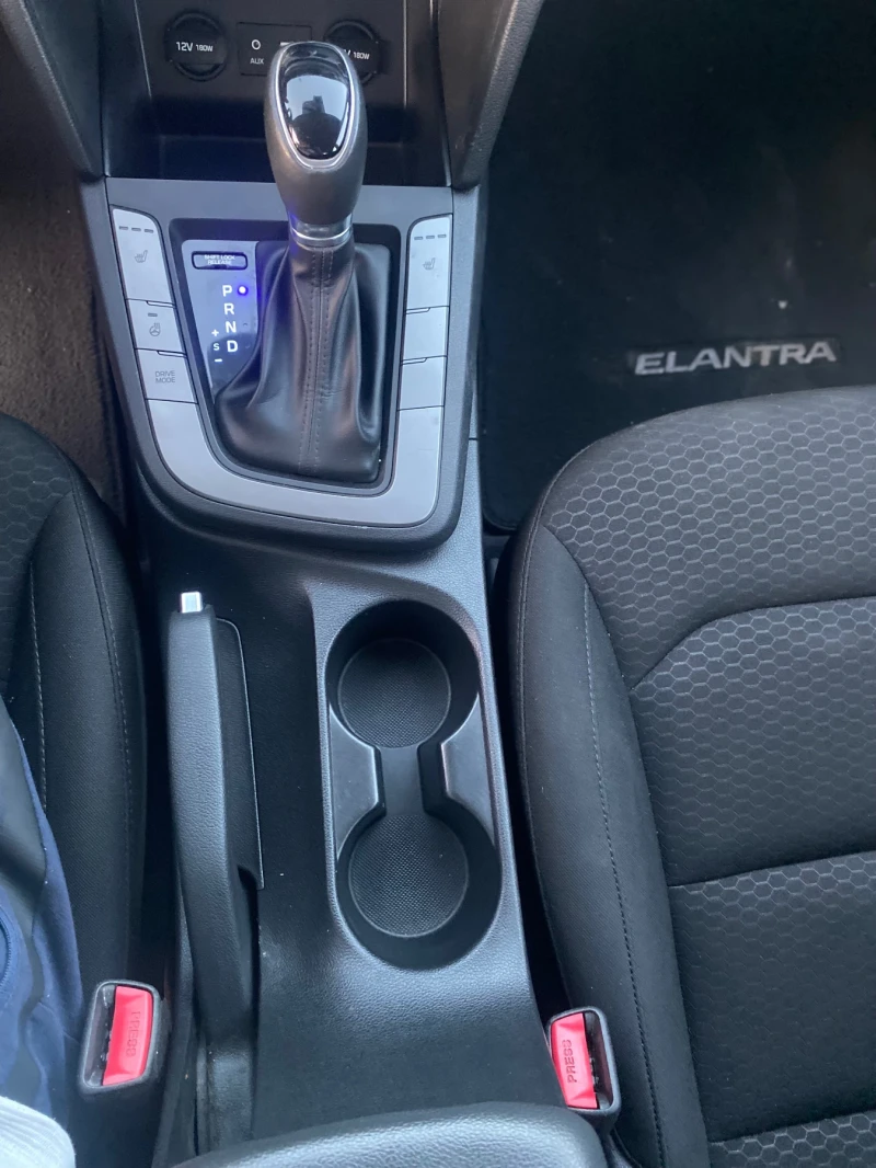 Hyundai Elantra 2.0 DOHC, снимка 11 - Автомобили и джипове - 50647871