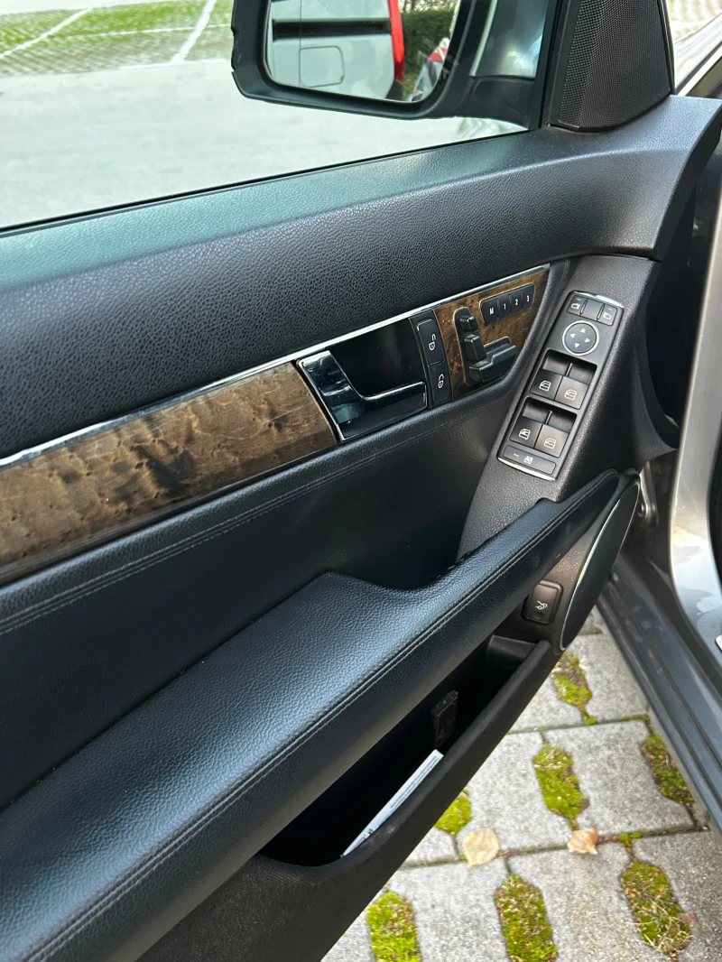 Mercedes-Benz C 320, снимка 6 - Автомобили и джипове - 52434356