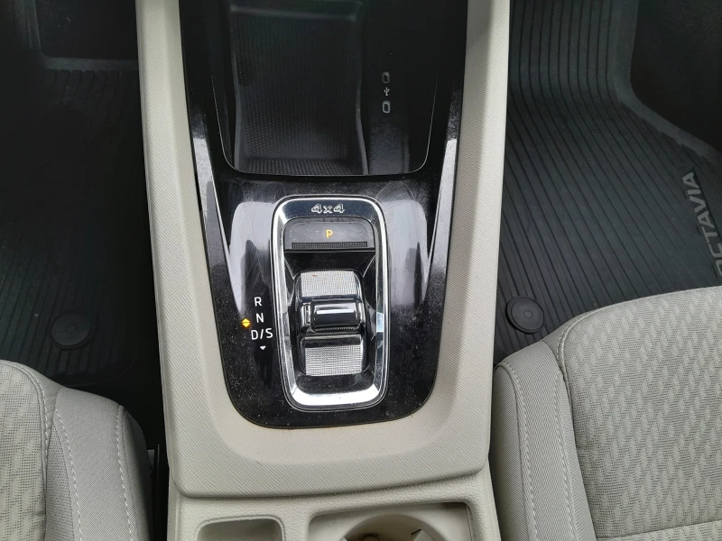 Skoda Octavia 2.0TSI/4х4/7DSG, снимка 11 - Автомобили и джипове - 52561555