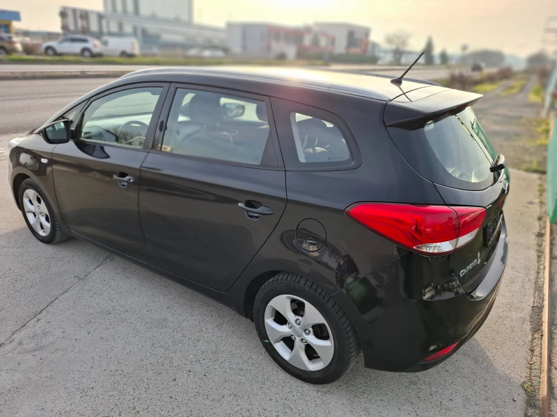 Kia Carens 1, 7 CRDI 7места, снимка 6 - Автомобили и джипове - 52838973