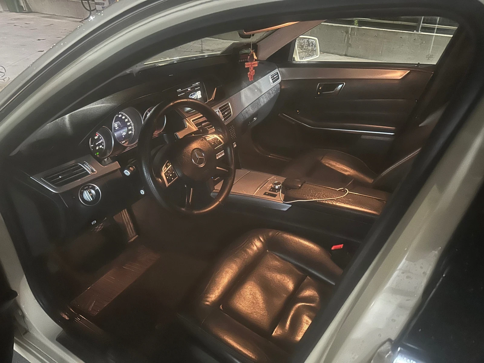 Mercedes-Benz E 200  - изображение 6