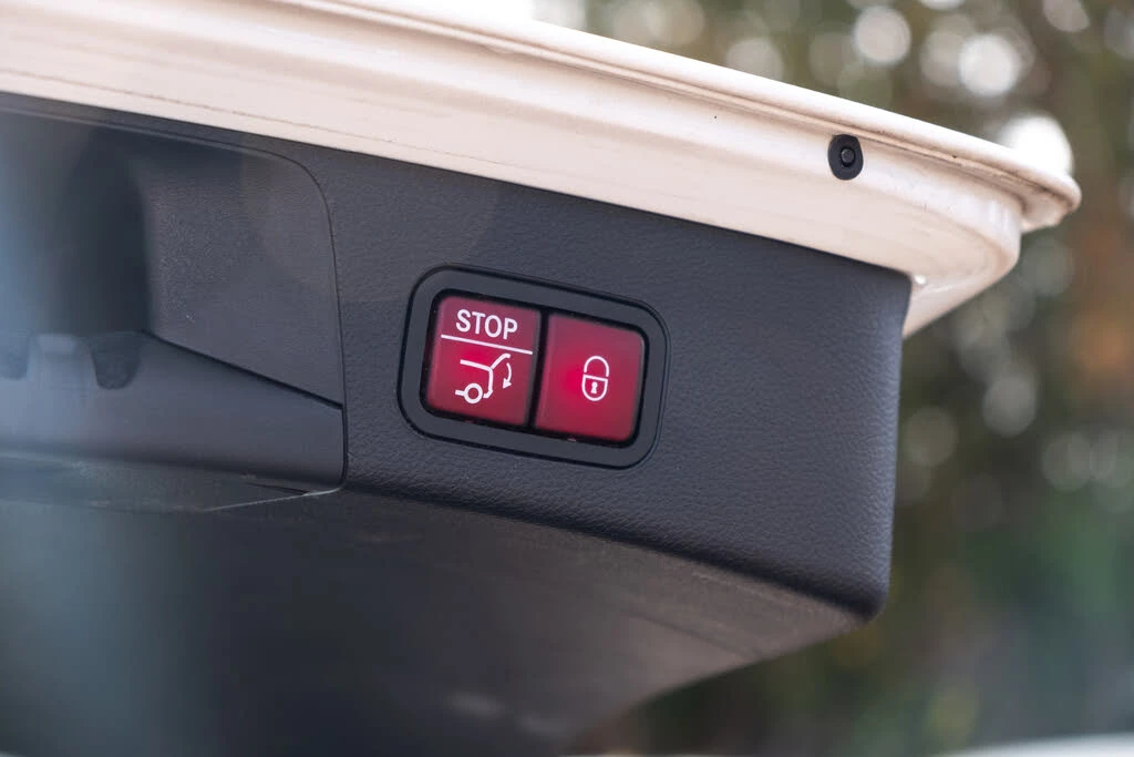 Mercedes-Benz C 300 4MATIC * CARFAX * АвтоКредит* (ЦЕНА ДО БГ), снимка 7 - Автомобили и джипове - 53713925