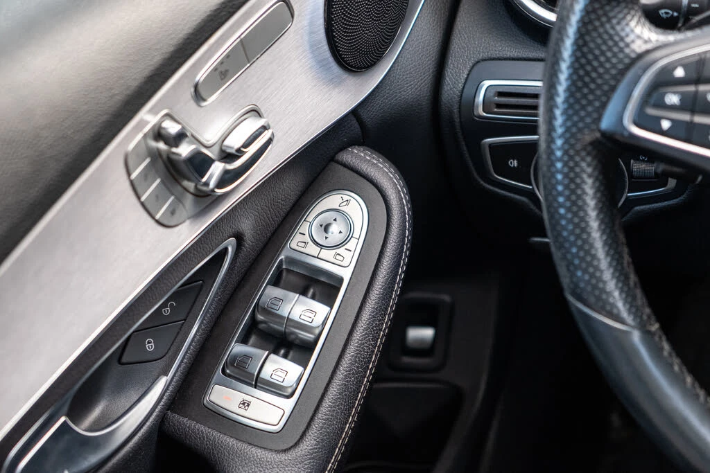 Mercedes-Benz C 300 4MATIC * CARFAX * АвтоКредит* (ЦЕНА ДО БГ), снимка 13 - Автомобили и джипове - 53713925