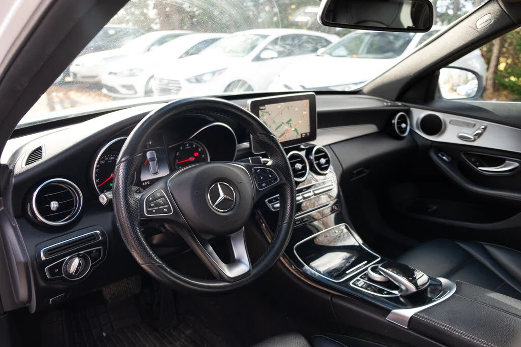 Mercedes-Benz C 300 4MATIC * CARFAX * АвтоКредит* (ЦЕНА ДО БГ), снимка 10 - Автомобили и джипове - 53713925