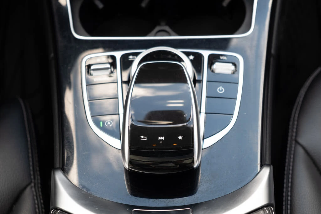 Mercedes-Benz C 300 4MATIC * CARFAX * АвтоКредит* (ЦЕНА ДО БГ), снимка 16 - Автомобили и джипове - 53713925