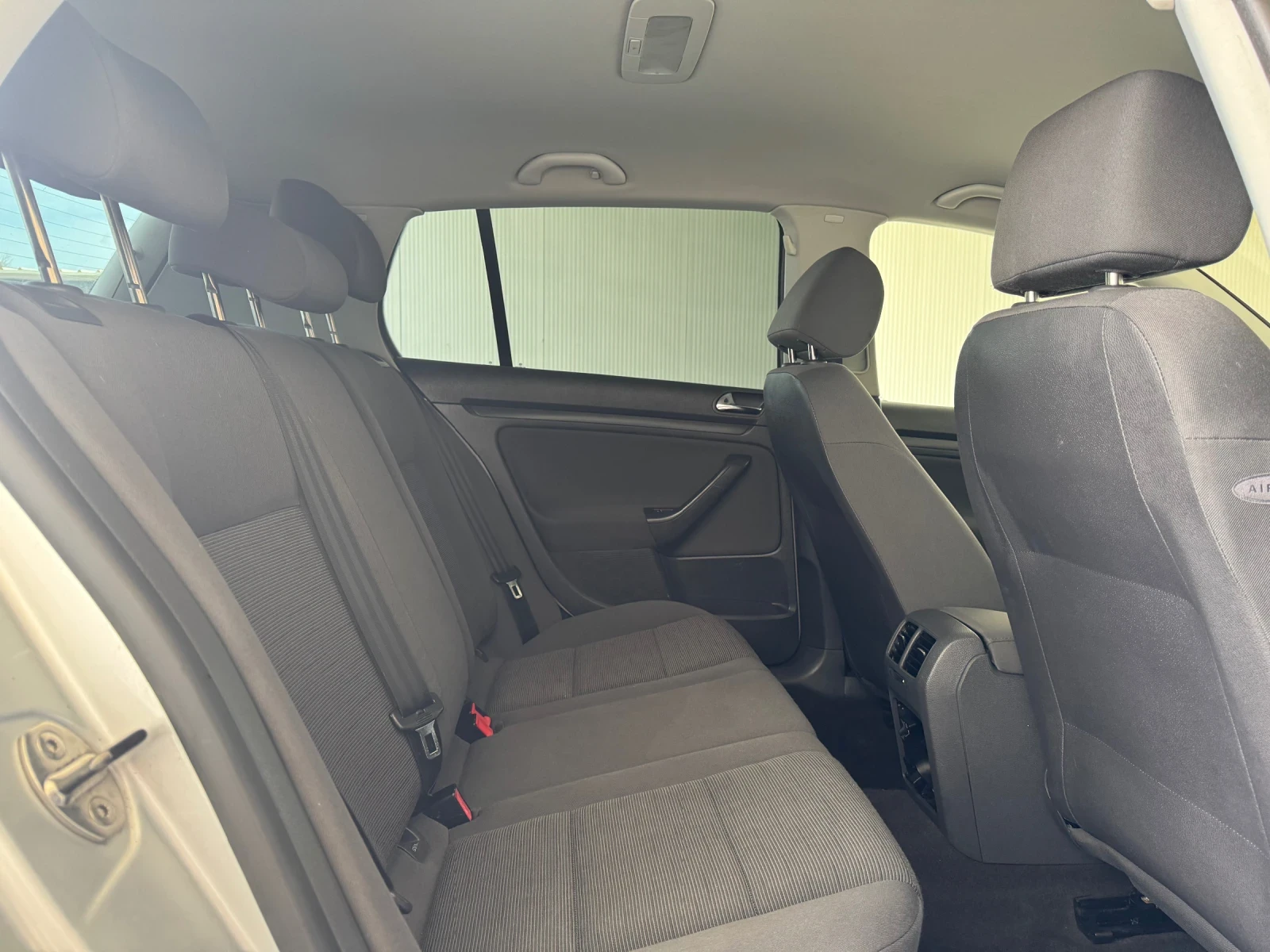 VW Golf 1.6-102к.с.-NAVIGACIA, снимка 12 - Автомобили и джипове - 53878681