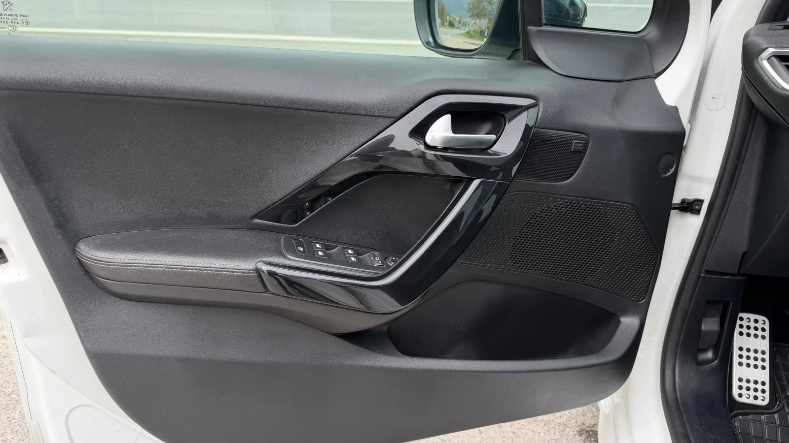 Peugeot 208 1.6HDI FULL JBL, снимка 14 - Автомобили и джипове - 54224516