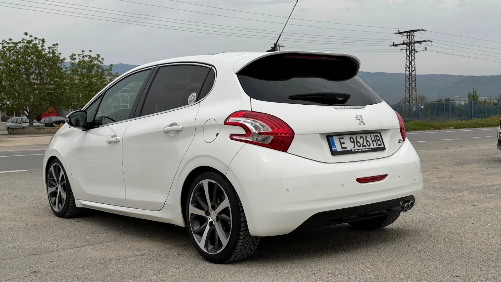 Peugeot 208 1.6HDI FULL JBL, снимка 6 - Автомобили и джипове - 54224516