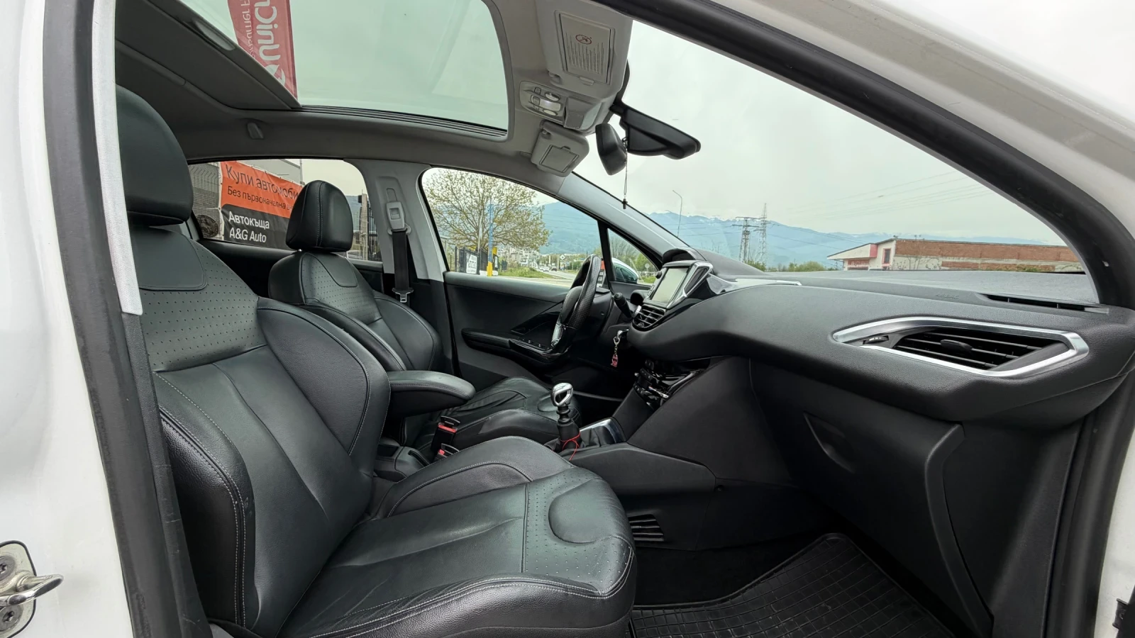 Peugeot 208 1.6HDI FULL JBL, снимка 10 - Автомобили и джипове - 54224516